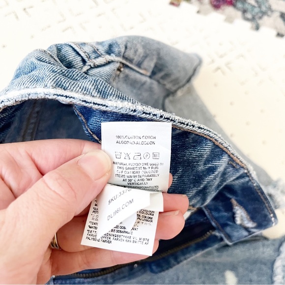 DL1961 Renee Shorts Medium Wash Raw Hem Distressing Cotton - NEW - Size 26 - Picture 6 of 8